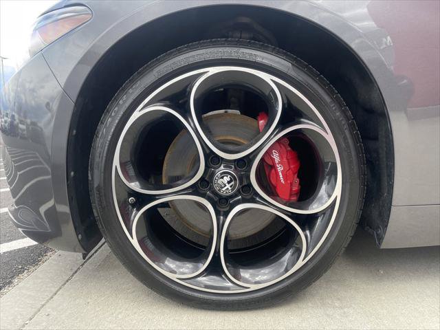 Certified 2022 Alfa Romeo Giulia Veloce AWD/4WD image 7