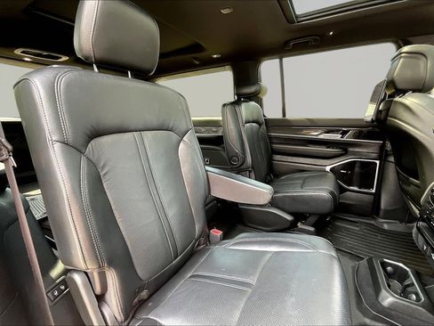 Used 2022 Jeep Wagoneer Series III w/ Premium Group I AWD/4WD image 25