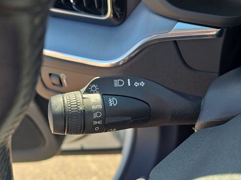 Used 2020 Volvo XC60 T6 Momentum AWD/4WD image 16