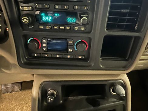 Used 2003 Chevrolet Suburban LT w/ LT Preferred Equipment Group image 10