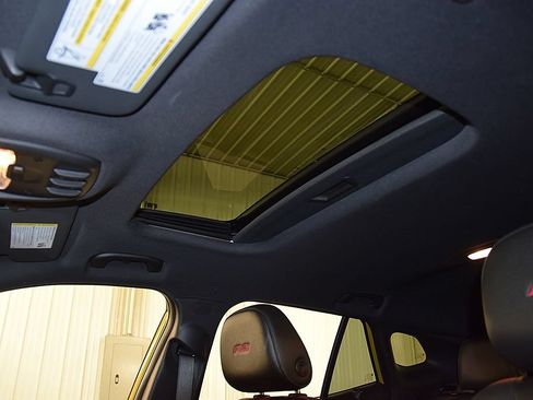 Used 2024 Chevrolet Trax RS w/ Sunroof Package FWD image 26