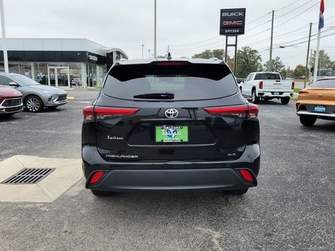 Used 2023 Toyota Highlander XLE image 7