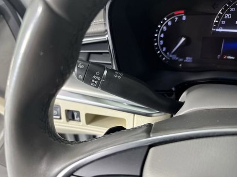 Used 2018 Cadillac XT5 Luxury w/ Driver Awareness Package AWD/4WD image 15