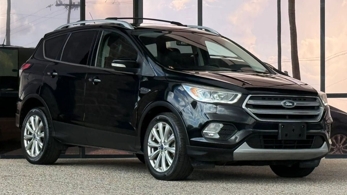 Used 2017 Ford Escape Titanium FWD image 17