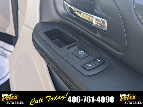Used 2018 Dodge Grand Caravan SE w/ UConnect Hands-Free Group image 15