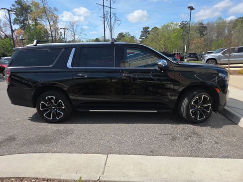 Used 2023 Chevrolet Suburban Premier w/ Max Trailering Package AWD/4WD image 2