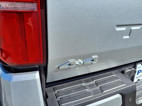 Used 2025 Toyota Tacoma SR image 18