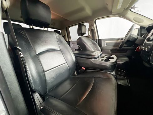 Used 2019 RAM 1500 Classic SLT AWD/4WD image 29