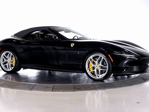 Used 2024 Ferrari Roma Spider image 12