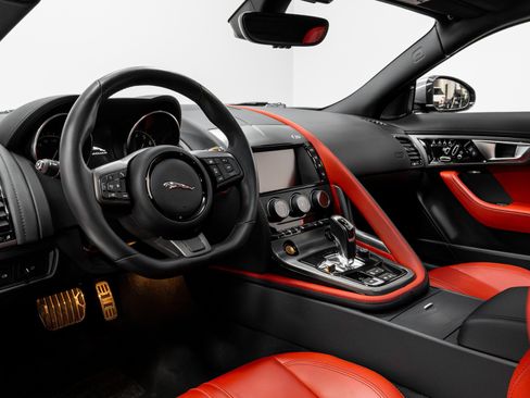Used 2016 Jaguar F-TYPE S image 7