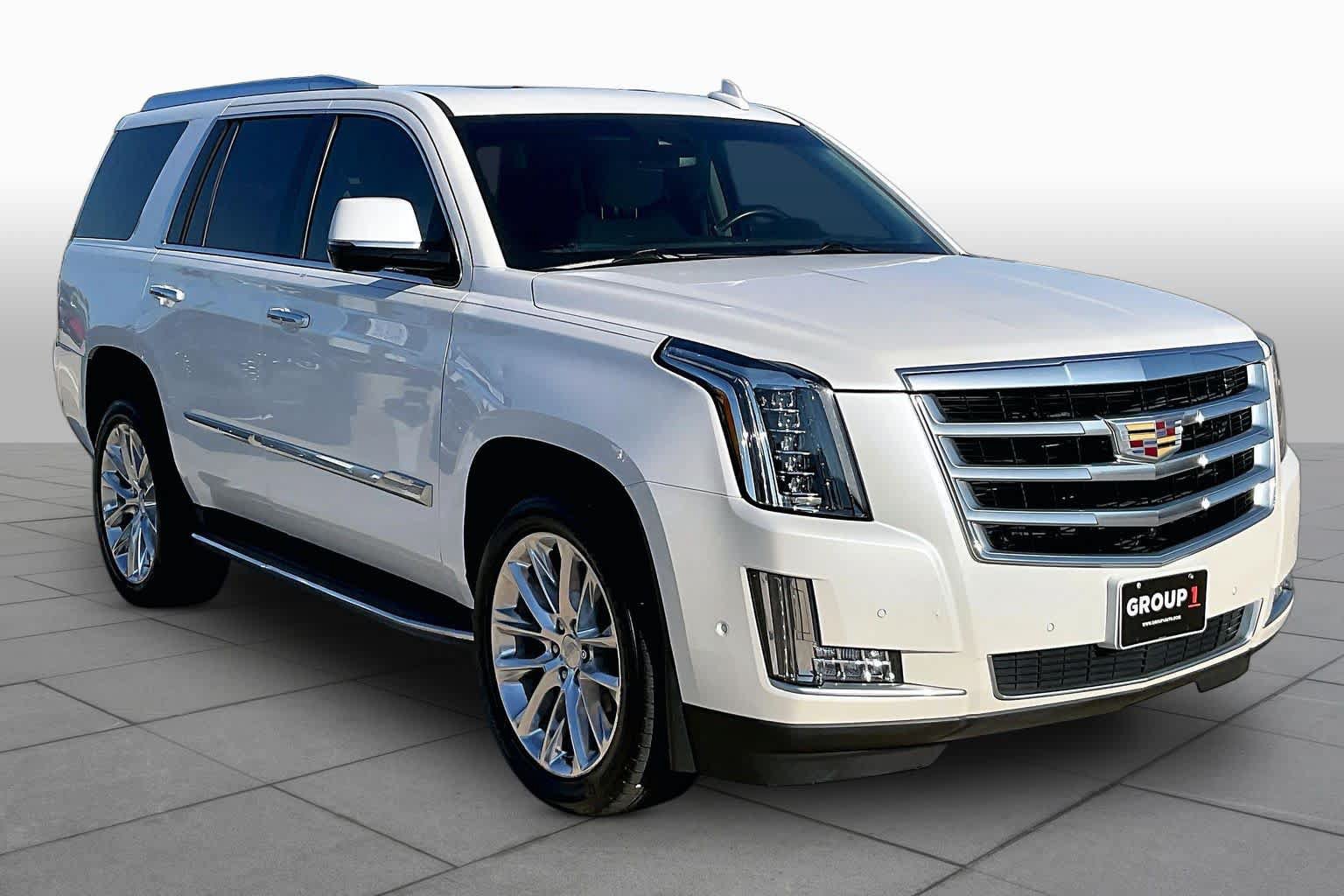 Used 2017 Cadillac Escalade Luxury RWD image 3