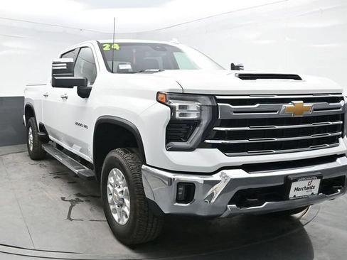 Used 2024 Chevrolet Silverado 2500 LTZ AWD/4WD image 7
