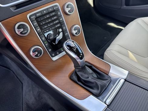 Used 2017 Volvo S60 T5 Inscription Platinum image 19