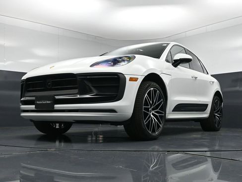 Used 2025 Porsche Macan AWD/4WD image 20