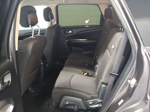 Used 2016 Dodge Journey SE w/ Flexible Seating Group image 18
