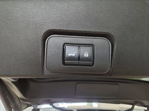 Used 2025 Nissan Rogue SV FWD image 22
