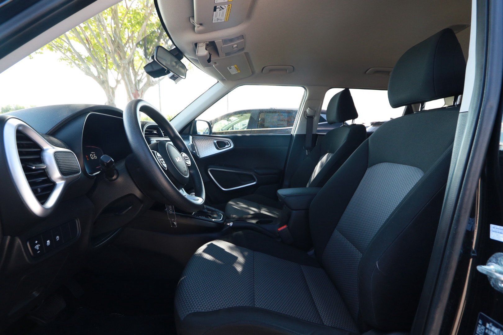 Used 2024 Kia Soul LX w/ Option Group 015 FWD image 18