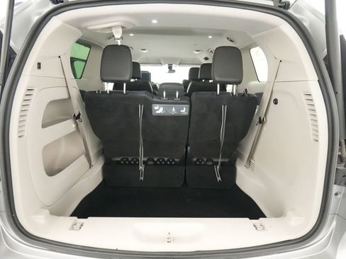 Used 2018 Chrysler Pacifica Touring-L Plus FWD image 24