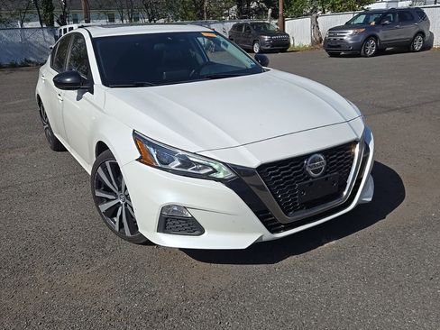 Used 2020 Nissan Altima 2.5 SR w/ Premium Package image 1
