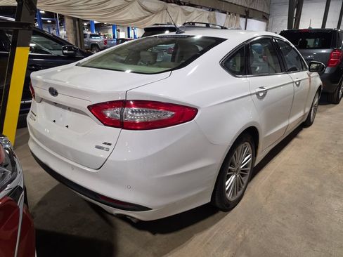 Used 2015 Ford Fusion SE w/ Equipment Group 202A FWD image 2