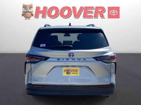 Used 2025 Toyota Sienna XLE w/ XLE Plus Package FWD image 9