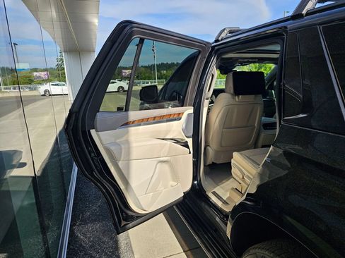 New 2026 Cadillac Escalade Platinum Sport AWD/4WD image 16
