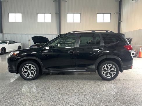 Used 2022 Subaru Forester Premium image 4