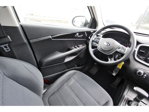 Used 2020 Kia Sorento FWD V6 image 11