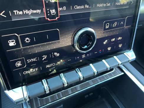 Used 2025 GMC Sierra EV Denali image 32