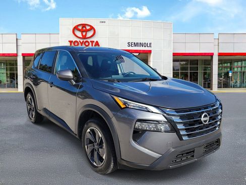 Used 2025 Nissan Rogue SV FWD image 2