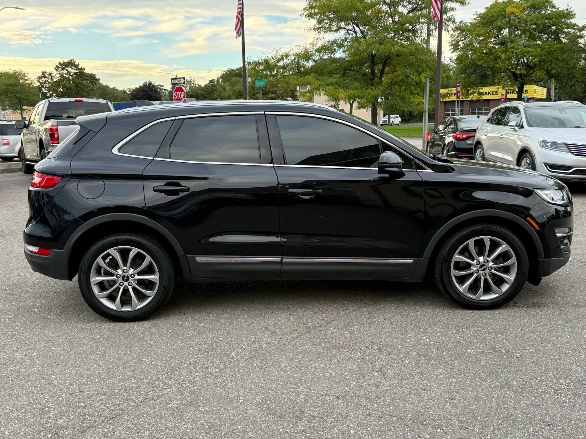 Used 2019 Lincoln MKC Select w/ MKC Climate Package FWD image 4