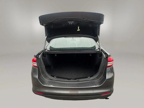 Used 2018 Ford Fusion SE FWD image 5