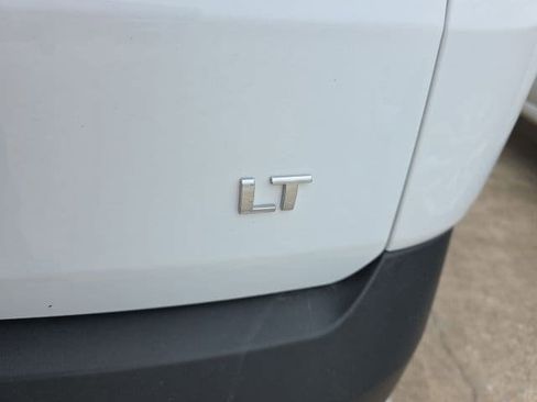Used 2023 Chevrolet Traverse LT FWD image 13