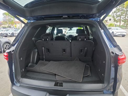 Used 2023 Chevrolet Traverse LT FWD image 8