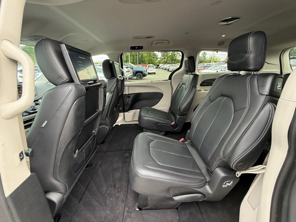 Used 2022 Chrysler Pacifica Touring-L w/ Uconnect Theater Family Group AWD/4WD image 26