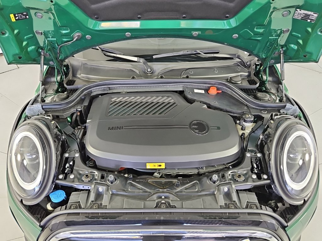 Used 2024 MINI Cooper SE FWD image 6