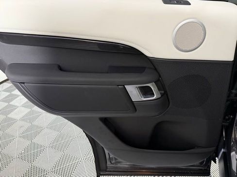 Used 2025 Land Rover Discovery S image 29