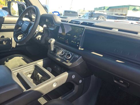 Used 2022 Land Rover Defender 110 V8 image 12