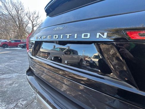 Used 2025 Ford Expedition Platinum image 9