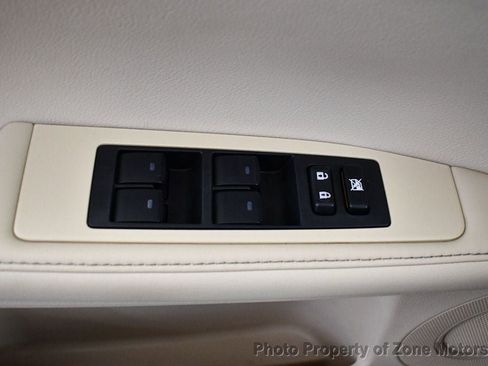 Used 2013 Lexus ES 300h image 32