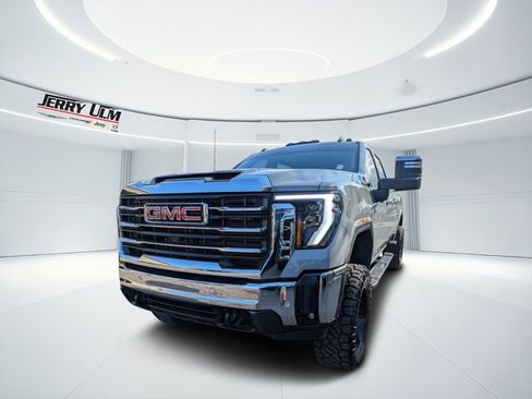 Used 2024 GMC Sierra 2500 SLT w/ SLT Premium Package image 6