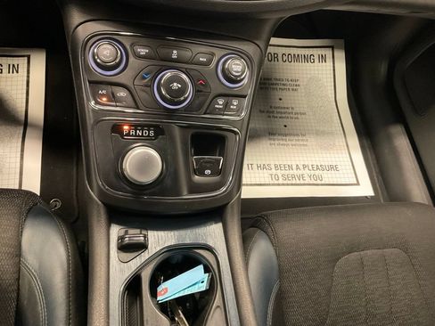Used 2015 Chrysler 200 S FWD image 9