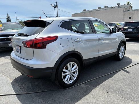 Used 2019 Nissan Rogue Sport S w/ Appearance Package FWD image 2