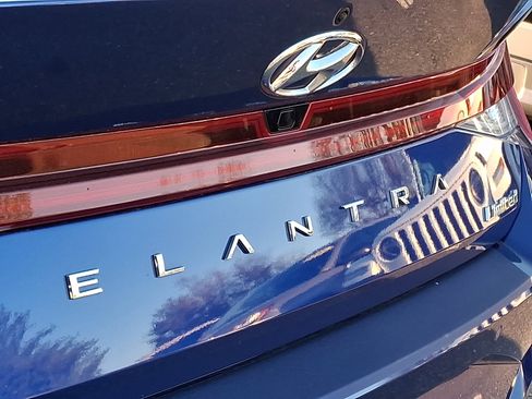 Certified 2023 Hyundai Elantra Limited w/ Preferred Accessory Package image 30