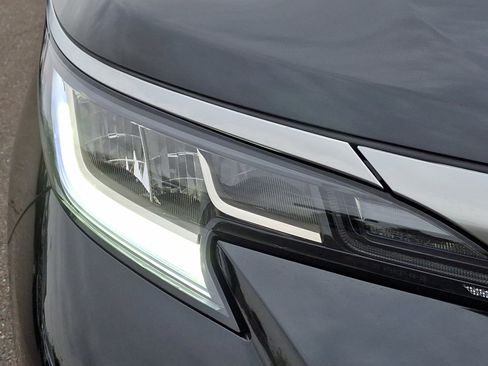 Certified 2024 Toyota Sienna Limited image 9