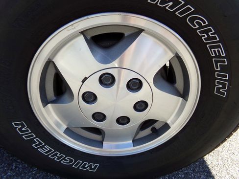 Used 1994 Chevrolet Suburban 4WD image 33