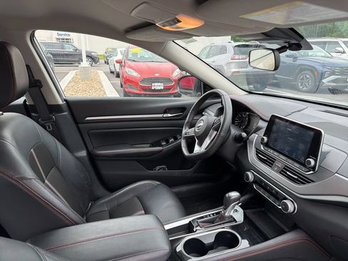 Used 2025 Nissan Altima 2.5 SR FWD image 12