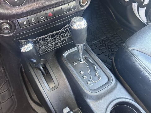 Used 2014 Jeep Wrangler Unlimited Sahara AWD/4WD image 21