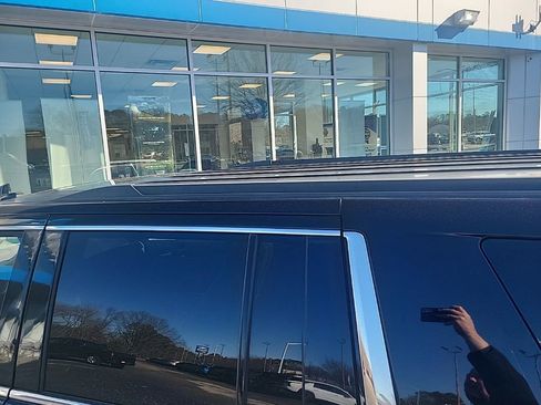 Used 2018 GMC Yukon XL SLT w/ Open Road Package image 17