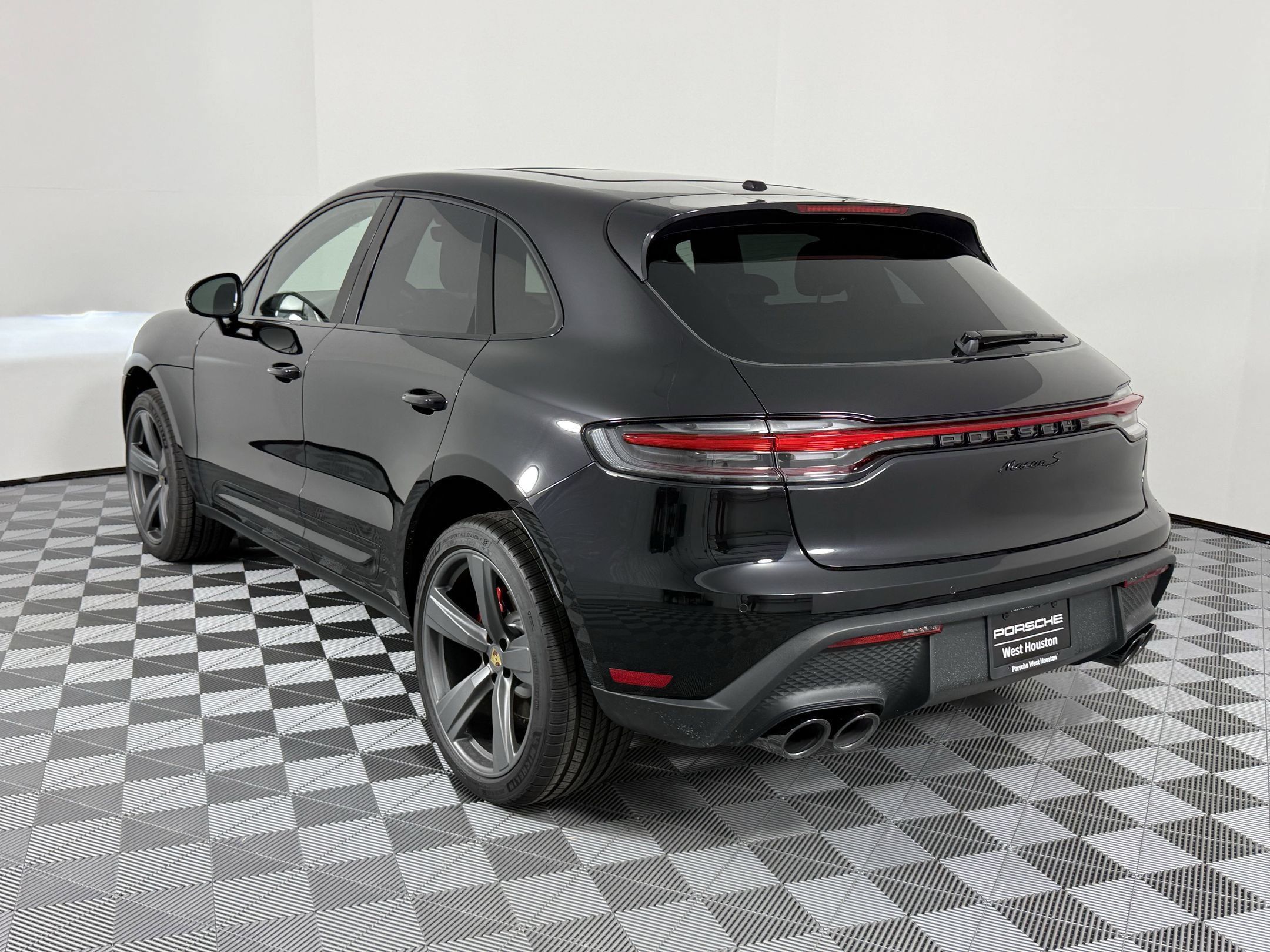 Certified 2026 Porsche Macan S AWD/4WD image 3